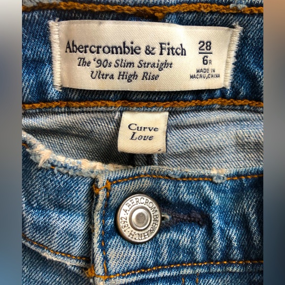 Abercrombie & Fitch Curve Love 90’s Slim Straight Ultra High Rise Jeans - Picture 1 of 6